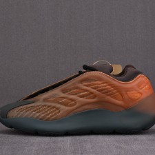 [PK BASF공장 남여공용] 이지부스트 700 V3 카퍼 페이드 GY4109