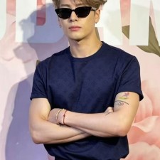 [Y] 루이비통 니트 티셔츠 크루넥 모노그램 모티프
