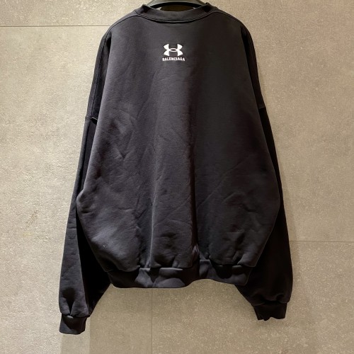 [계단] 발렌시아가 x 언더아머 스웻셔츠 로고 자수