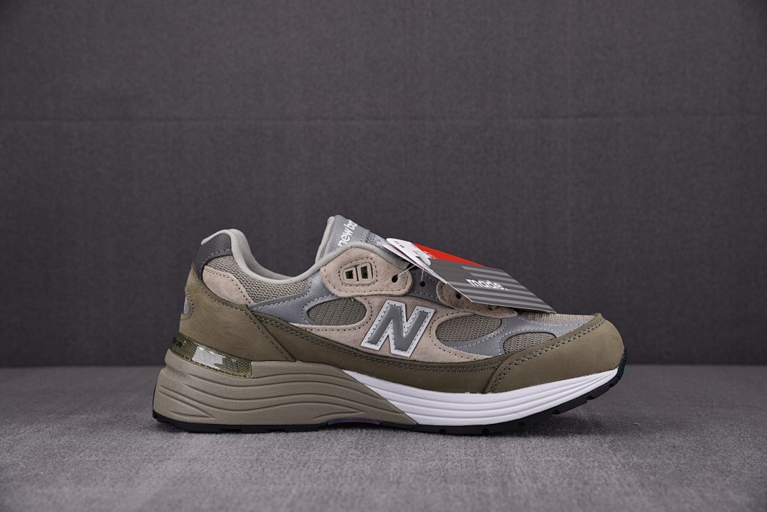 [ZH공장 남여공용] 뉴발란스 992 x 더블탭스 올리브 M992WT