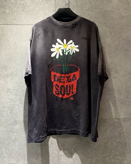 [계단] 세인트 마이클 x 데 라 소울 티셔츠 플라워 팟 그래픽