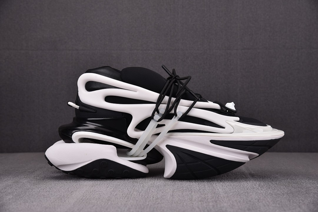 [OK공장 남여공용] 발망 유니콘 로우탑 스니커즈 블랙 화이트