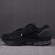 [순원 남여공용] 나이키 x 어콜드월 줌 보메로5 블랙 AT3152-001