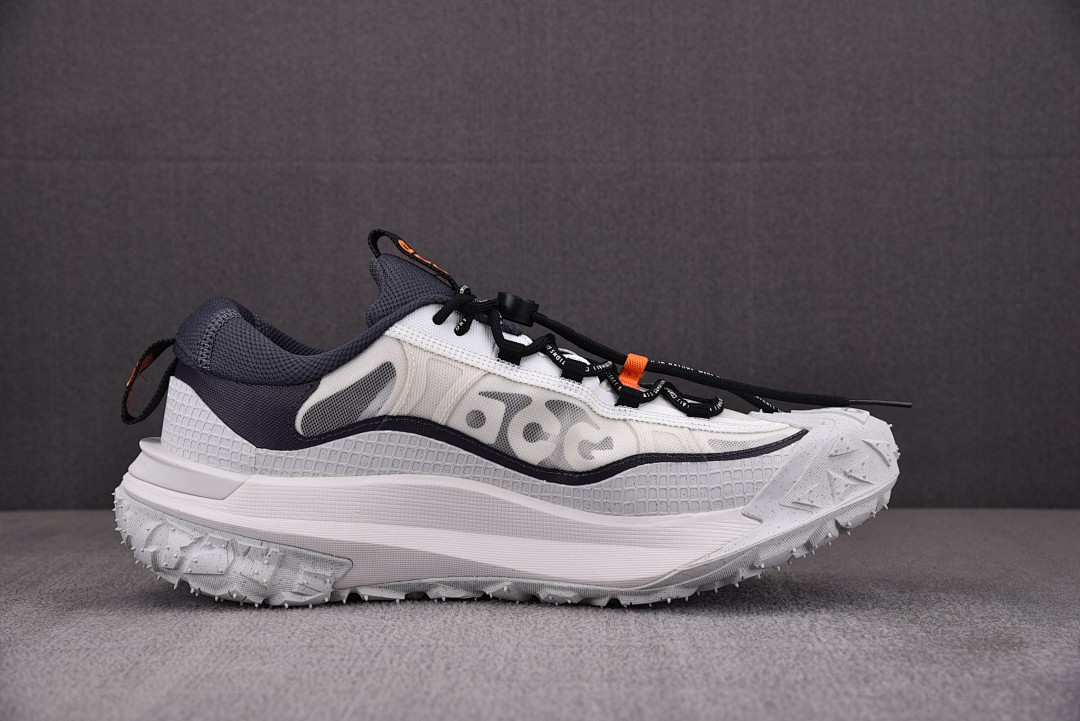 [남여공용 신발] 나이키 ACG 마운틴 플라이 2 로우 서밋 화이트 앤 브라이트 만다린 DV7903-001