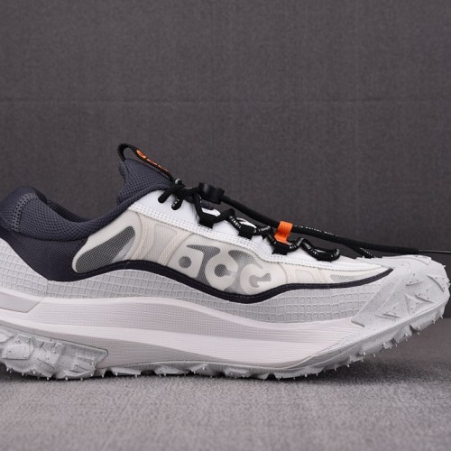 [남여공용 신발] 나이키 ACG 마운틴 플라이 2 로우 서밋 화이트 앤 브라이트 만다린 DV7903-001