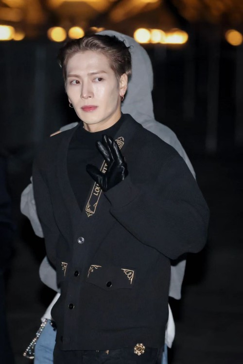 [Y] 루이비통 가디건 시그니처 엠브로이더드